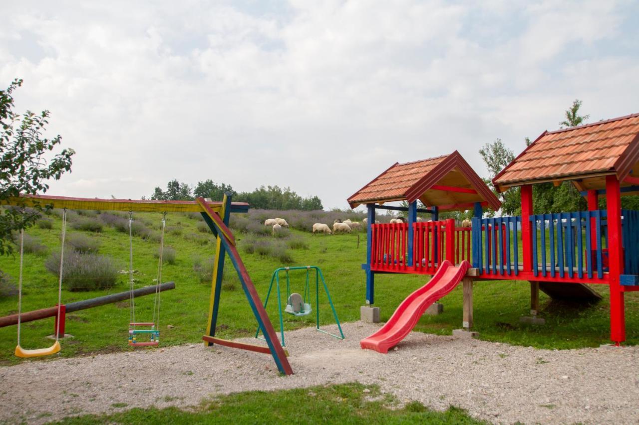 Lavanda Farm Apartmani Rakovica Eksteriør billede